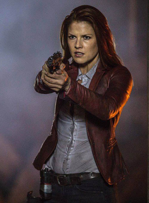 Ali Larter Resident Evil:The Final Chapter Black Leather Blazer – close-up and worn views