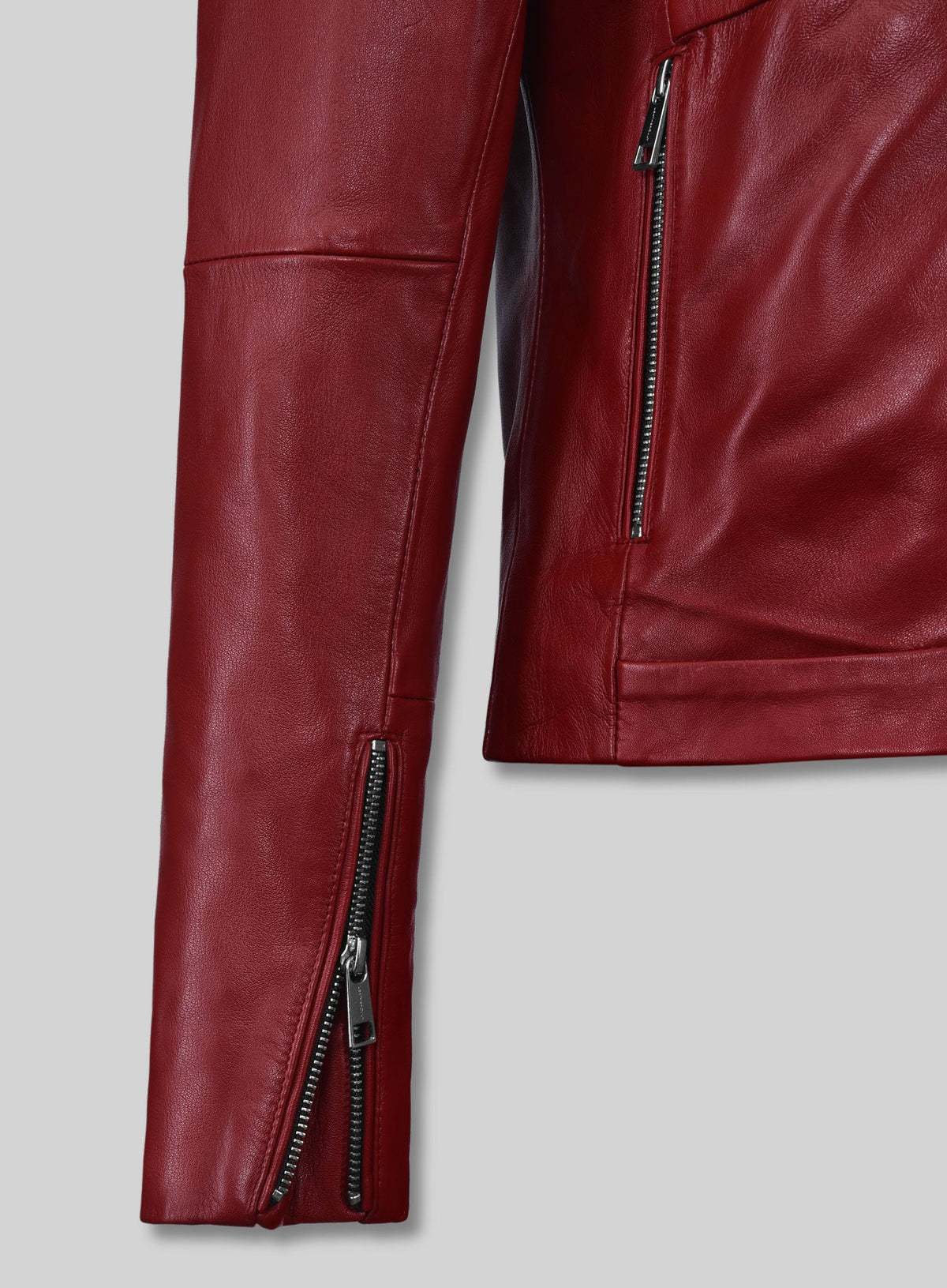 Kaya Scodelario Resident Evil Black Leather Jacket – close-up and worn views