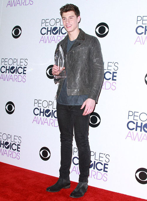 Shawn Mendes Black Leather Jacket – Shawn Mendes wearing the look, photo 4