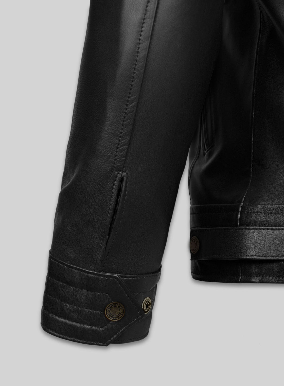 The Bourne Legacy Jeremy Renner Black Leather Jacket – close-up and worn views